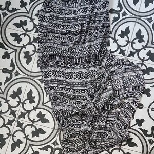 Forever 21 Monochrome Geometric Skirt